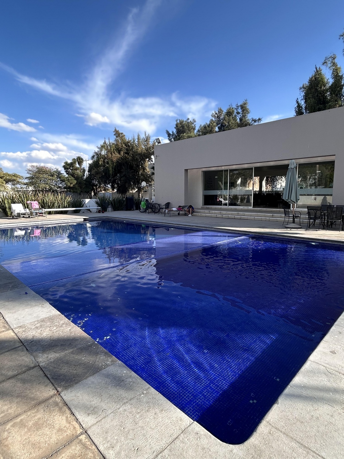 https://portalterreno.com/imagenes/terrenos/0307085620_alberca_casa_club.jpg