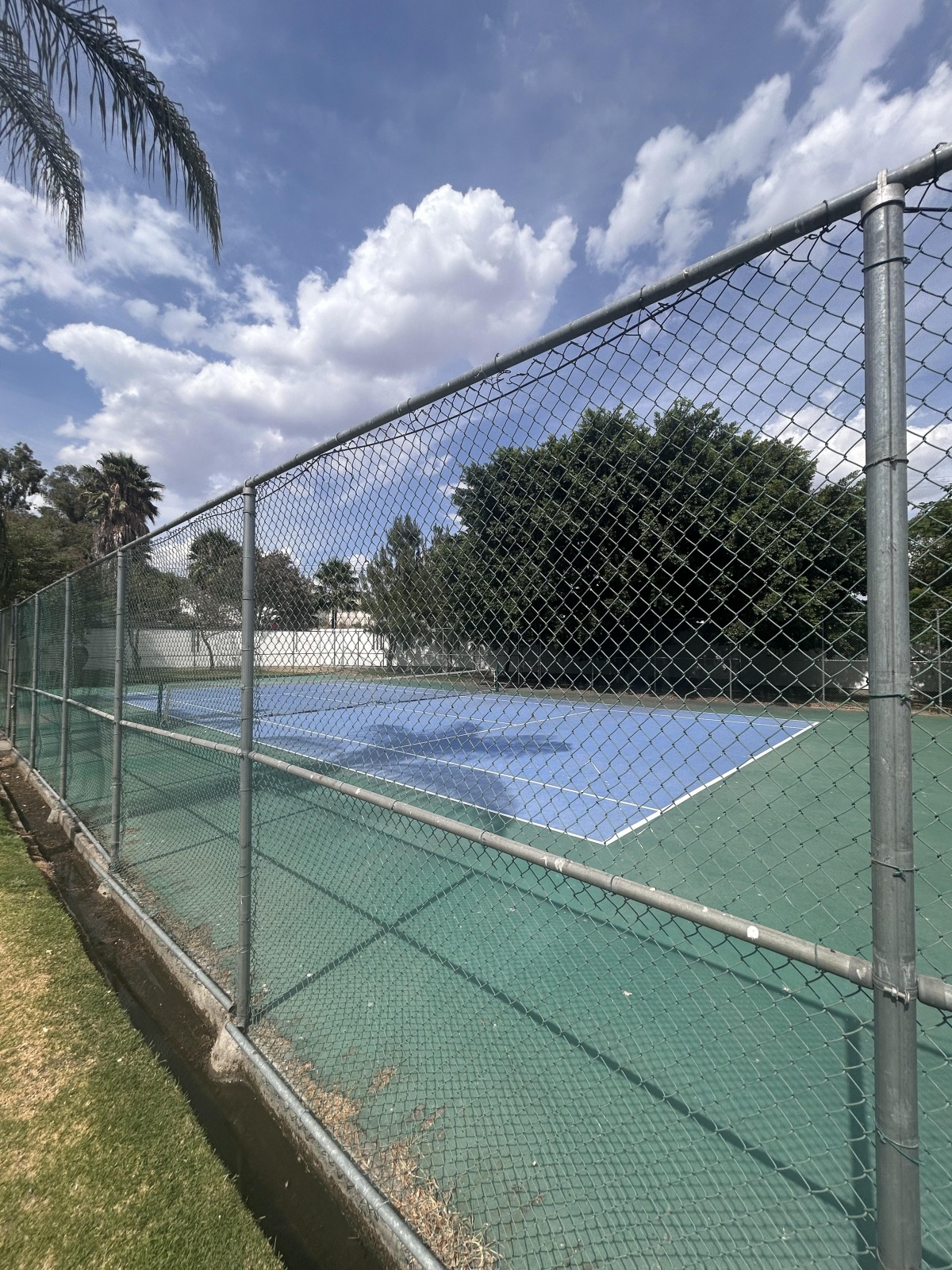 https://portalterreno.com/imagenes/terrenos/0307085627_cancha_de_tennis.jpg