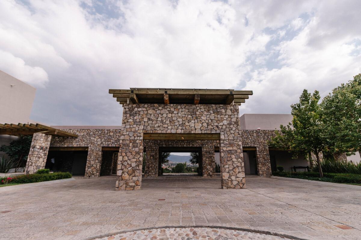 https://portalterreno.com/imagenes/terrenos/0311042953_terrenos_en_venta_en_club_de_golf_ventanas_de_san_miguel_small_1.jpg